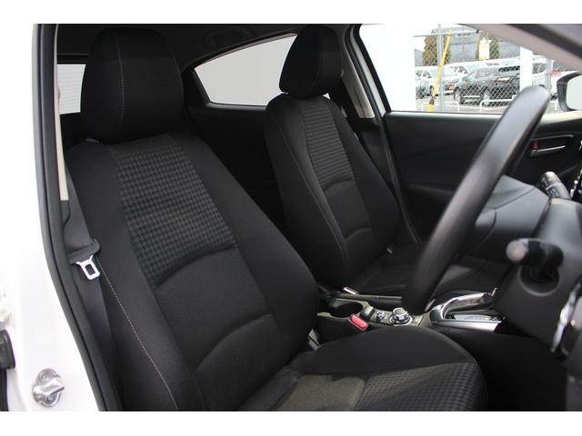 デミオ １５Ｓ　純正ナビ　バックカメラ　衝突被害軽減ブレーキ　障害物センサー　プッシュスタート　スマートキー　ＭＴモード付ＡＴ　禁煙車　電動格納ミラー　オートエアコン　ＬＥＤヘッドライト（14枚目）