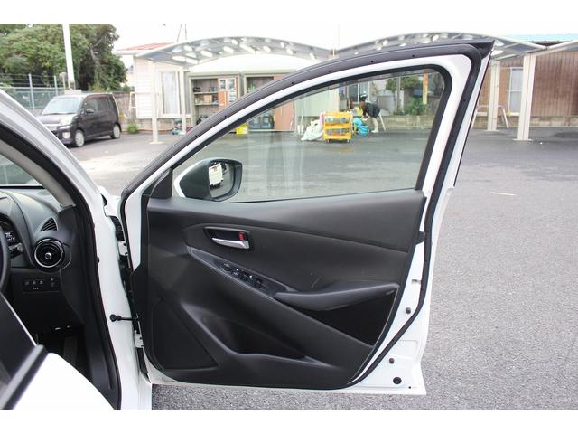 デミオ １５Ｓ　純正ナビ　バックカメラ　衝突被害軽減ブレーキ　障害物センサー　プッシュスタート　スマートキー　ＭＴモード付ＡＴ　禁煙車　電動格納ミラー　オートエアコン　ＬＥＤヘッドライト（30枚目）