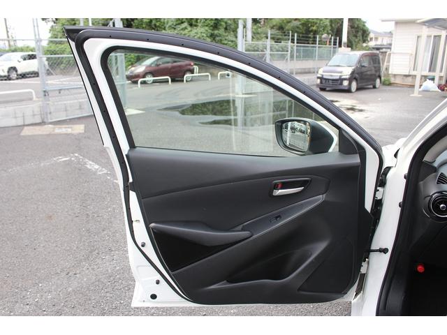 デミオ １５Ｓ　純正ナビ　バックカメラ　衝突被害軽減ブレーキ　障害物センサー　プッシュスタート　スマートキー　ＭＴモード付ＡＴ　禁煙車　電動格納ミラー　オートエアコン　ＬＥＤヘッドライト（36枚目）