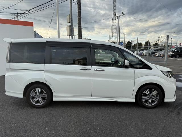 ステップワゴンスパーダ スパーダハイブリッド　Ｇ・ＥＸ　ホンダセンシング　ワンオーナー／１０型純正ナビ／地デジ／バックカメラ／後席モニター／両側電動／衝突軽減／ＥＴＣ２．０／レーダークルーズ／プッシュスタート／スマートキー／ＬＥＤ／（5枚目）