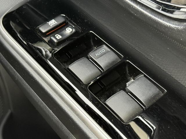 アクア Gブラックソフトレザーセレクション 純正ナビ/地デジ/バックカメラ/シートヒーター/BLUETOOTH接続/スマートキー/ETC/プッシュスタート/衝突軽減ブレーキ/横滑り防止/ステアリングスイッチ/オートハイビーム(21枚目)