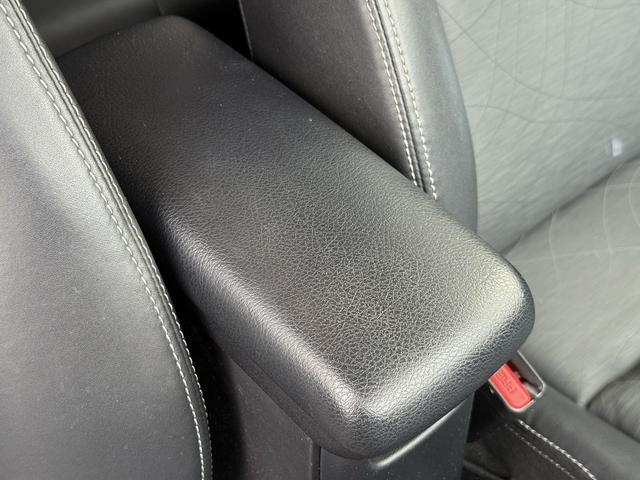 アクア Gブラックソフトレザーセレクション 純正ナビ/地デジ/バックカメラ/シートヒーター/BLUETOOTH接続/スマートキー/ETC/プッシュスタート/衝突軽減ブレーキ/横滑り防止/ステアリングスイッチ/オートハイビーム(41枚目)