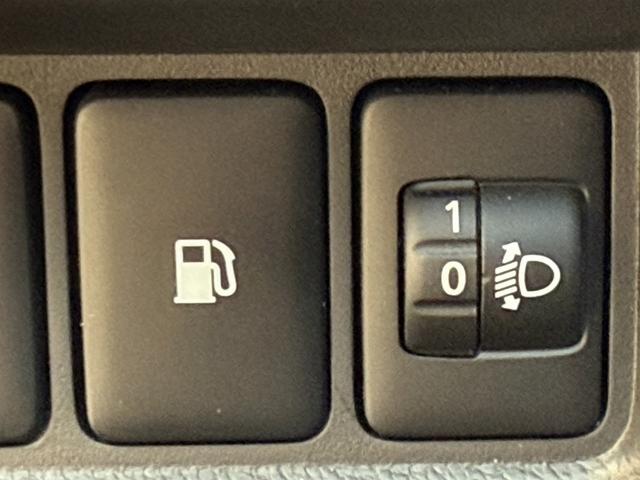 エクリプスクロスＰＨＥＶ Ｇ　アルパインナビ／地上デジタルフルセグＴＶ／バックカメラ／シートヒーター／パワーシート／パワーバックドア／レーダークルーズ／ＬＥＤヘッドライト／ＥＴＣ／衝突軽減／（32枚目）