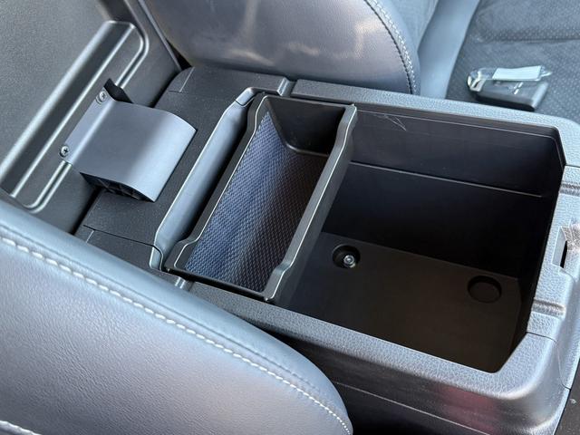 エクリプスクロスＰＨＥＶ Ｇ　アルパインナビ／地上デジタルフルセグＴＶ／バックカメラ／シートヒーター／パワーシート／パワーバックドア／レーダークルーズ／ＬＥＤヘッドライト／ＥＴＣ／衝突軽減／（44枚目）