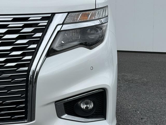 エルグランド ２５０ハイウェイスターＳ　純正ナビ／地デジ／バックカメラ／４ＷＤ／衝突軽減ブレーキ／ＬＥＤヘッドライト／ＥＴＣ／両側電動スライドドア／ハーフレザー／クルーズコントロール／Ｂｌｕｔｏｏｔ接続可能／８人乗り／スマートキー／（17枚目）