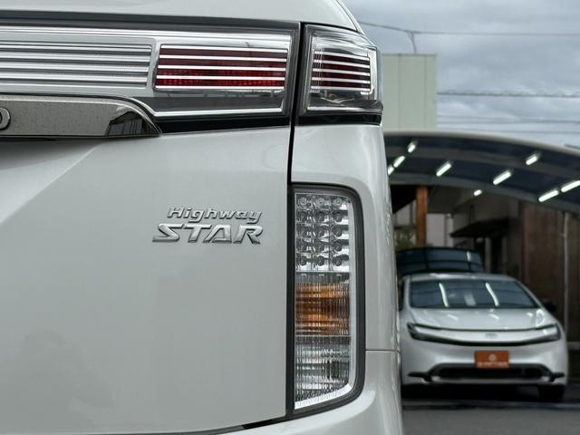 エルグランド ２５０ハイウェイスターＳ　純正ナビ／地デジ／バックカメラ／４ＷＤ／衝突軽減ブレーキ／ＬＥＤヘッドライト／ＥＴＣ／両側電動スライドドア／ハーフレザー／クルーズコントロール／Ｂｌｕｔｏｏｔ接続可能／８人乗り／スマートキー／（19枚目）