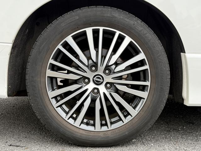 エルグランド ２５０ハイウェイスターＳ　純正ナビ／地デジ／バックカメラ／４ＷＤ／衝突軽減ブレーキ／ＬＥＤヘッドライト／ＥＴＣ／両側電動スライドドア／ハーフレザー／クルーズコントロール／Ｂｌｕｔｏｏｔ接続可能／８人乗り／スマートキー／（24枚目）