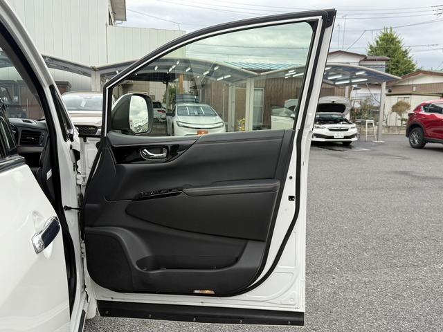 エルグランド ２５０ハイウェイスターＳ　純正ナビ／地デジ／バックカメラ／４ＷＤ／衝突軽減ブレーキ／ＬＥＤヘッドライト／ＥＴＣ／両側電動スライドドア／ハーフレザー／クルーズコントロール／Ｂｌｕｔｏｏｔ接続可能／８人乗り／スマートキー／（27枚目）