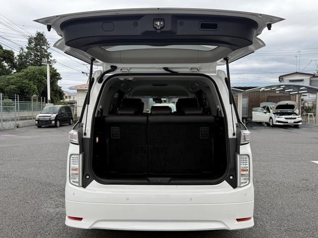 エルグランド ２５０ハイウェイスターＳ　純正ナビ／地デジ／バックカメラ／４ＷＤ／衝突軽減ブレーキ／ＬＥＤヘッドライト／ＥＴＣ／両側電動スライドドア／ハーフレザー／クルーズコントロール／Ｂｌｕｔｏｏｔ接続可能／８人乗り／スマートキー／（30枚目）