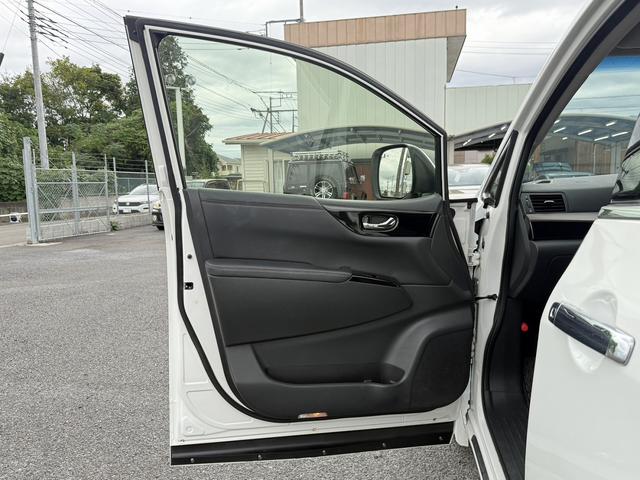 エルグランド ２５０ハイウェイスターＳ　純正ナビ／地デジ／バックカメラ／４ＷＤ／衝突軽減ブレーキ／ＬＥＤヘッドライト／ＥＴＣ／両側電動スライドドア／ハーフレザー／クルーズコントロール／Ｂｌｕｔｏｏｔ接続可能／８人乗り／スマートキー／（33枚目）