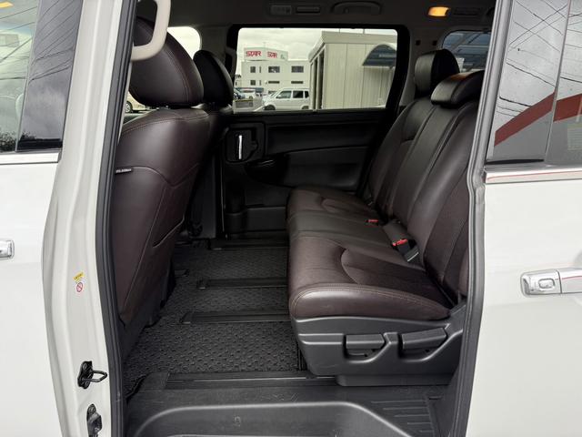 エルグランド ２５０ハイウェイスターＳ　純正ナビ／地デジ／バックカメラ／４ＷＤ／衝突軽減ブレーキ／ＬＥＤヘッドライト／ＥＴＣ／両側電動スライドドア／ハーフレザー／クルーズコントロール／Ｂｌｕｔｏｏｔ接続可能／８人乗り／スマートキー／（43枚目）