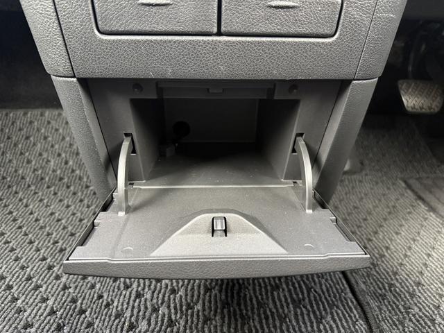 エルグランド ２５０ハイウェイスターＳ　純正ナビ／地デジ／バックカメラ／４ＷＤ／衝突軽減ブレーキ／ＬＥＤヘッドライト／ＥＴＣ／両側電動スライドドア／ハーフレザー／クルーズコントロール／Ｂｌｕｔｏｏｔ接続可能／８人乗り／スマートキー／（64枚目）