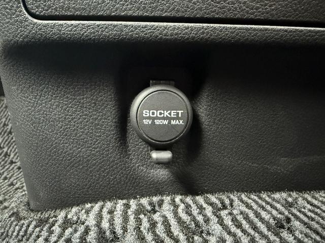 エルグランド ２５０ハイウェイスターＳ　純正ナビ／地デジ／バックカメラ／４ＷＤ／衝突軽減ブレーキ／ＬＥＤヘッドライト／ＥＴＣ／両側電動スライドドア／ハーフレザー／クルーズコントロール／Ｂｌｕｔｏｏｔ接続可能／８人乗り／スマートキー／（65枚目）