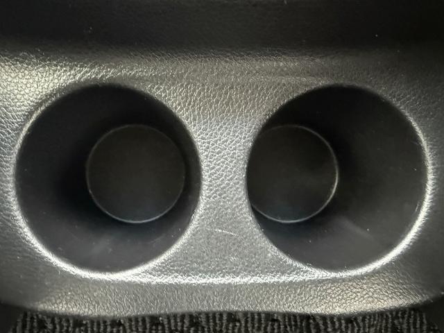 エルグランド ２５０ハイウェイスターＳ　純正ナビ／地デジ／バックカメラ／４ＷＤ／衝突軽減ブレーキ／ＬＥＤヘッドライト／ＥＴＣ／両側電動スライドドア／ハーフレザー／クルーズコントロール／Ｂｌｕｔｏｏｔ接続可能／８人乗り／スマートキー／（68枚目）