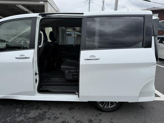 セレナ ハイウェイスターＶ　レンタＵＰ／地デジ／アラウンドビューカメラ／プロパイ／衝突軽減ブレーキ／両側電動スライドドア／ＬＥＤヘッドライト／ＥＴＣ／レーダークルーズコントロール／アイドリングストップ／スマートキー／純正１６ＡＷ（43枚目）