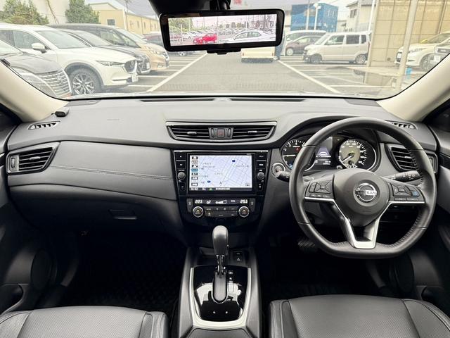 エクストレイル モード・プレミアｉ　ハイブリッド　メーカー９型ナビ／プロパイロット／地デジ／黒革シート／アラウンドビューカメラ／デジタルインナーミラー／電動リアゲート／衝突軽減ブレーキ／ＥＴＣ／全席シートヒーター／４ＷＤ／純正１９ＡＷ／スマートキー（18枚目）