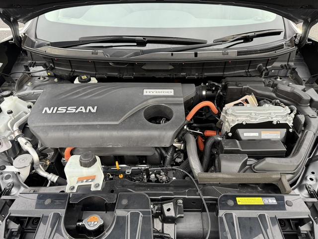 エクストレイル モード・プレミアｉ　ハイブリッド　メーカー９型ナビ／プロパイロット／地デジ／黒革シート／アラウンドビューカメラ／デジタルインナーミラー／電動リアゲート／衝突軽減ブレーキ／ＥＴＣ／全席シートヒーター／４ＷＤ／純正１９ＡＷ／スマートキー（20枚目）