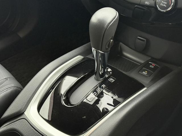 エクストレイル モード・プレミアｉ　ハイブリッド　メーカー９型ナビ／プロパイロット／地デジ／黒革シート／アラウンドビューカメラ／デジタルインナーミラー／電動リアゲート／衝突軽減ブレーキ／ＥＴＣ／全席シートヒーター／４ＷＤ／純正１９ＡＷ／スマートキー（49枚目）