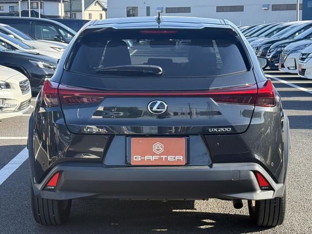 UX UX200 バージョンC 純正ナビ/地デジ/Bカメラ/シートヒータ-/レーダークルーズ/衝突軽減/パワーシート/ETC/ステアリングヒーター/電動リアゲート/Bluetooth接続/スマートフォン置くだけ充電/(10枚目)