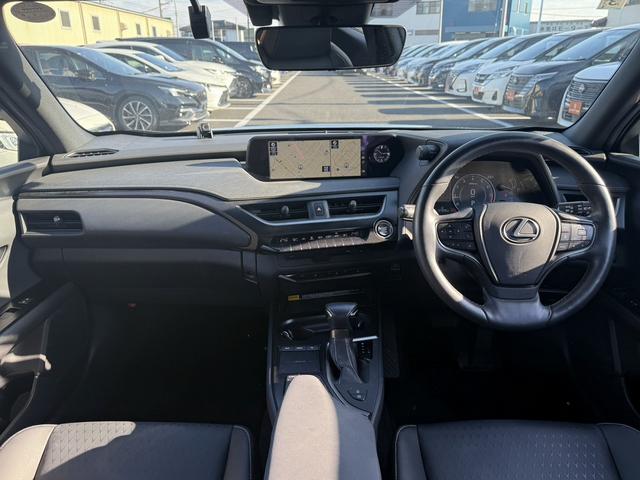 UX UX200 バージョンC 純正ナビ/地デジ/Bカメラ/シートヒータ-/レーダークルーズ/衝突軽減/パワーシート/ETC/ステアリングヒーター/電動リアゲート/Bluetooth接続/スマートフォン置くだけ充電/(18枚目)