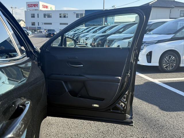 UX UX200 バージョンC 純正ナビ/地デジ/Bカメラ/シートヒータ-/レーダークルーズ/衝突軽減/パワーシート/ETC/ステアリングヒーター/電動リアゲート/Bluetooth接続/スマートフォン置くだけ充電/(32枚目)