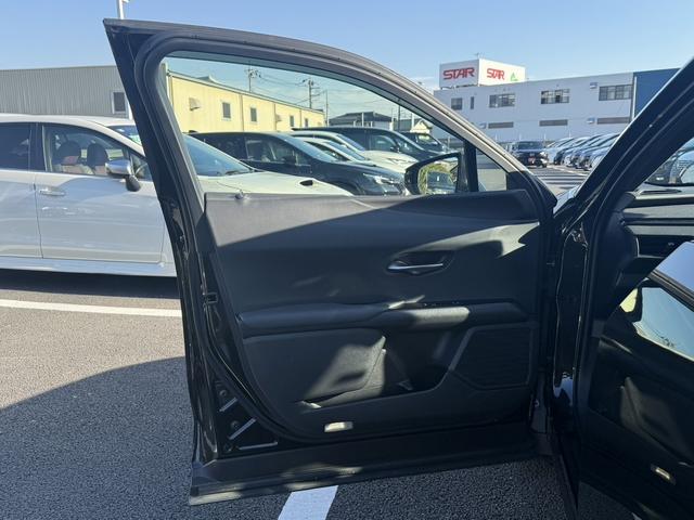 UX UX200 バージョンC 純正ナビ/地デジ/Bカメラ/シートヒータ-/レーダークルーズ/衝突軽減/パワーシート/ETC/ステアリングヒーター/電動リアゲート/Bluetooth接続/スマートフォン置くだけ充電/(37枚目)