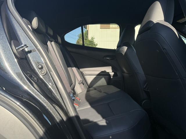 UX UX200 バージョンC 純正ナビ/地デジ/Bカメラ/シートヒータ-/レーダークルーズ/衝突軽減/パワーシート/ETC/ステアリングヒーター/電動リアゲート/Bluetooth接続/スマートフォン置くだけ充電/(39枚目)