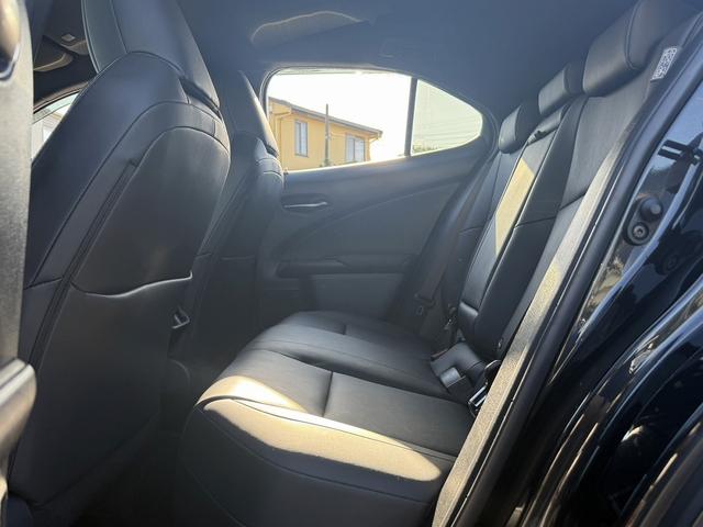 UX UX200 バージョンC 純正ナビ/地デジ/Bカメラ/シートヒータ-/レーダークルーズ/衝突軽減/パワーシート/ETC/ステアリングヒーター/電動リアゲート/Bluetooth接続/スマートフォン置くだけ充電/(40枚目)