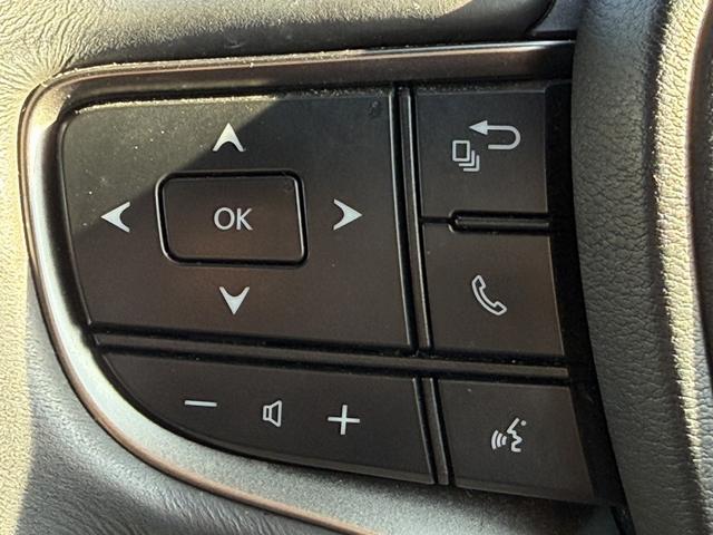 UX UX200 バージョンC 純正ナビ/地デジ/Bカメラ/シートヒータ-/レーダークルーズ/衝突軽減/パワーシート/ETC/ステアリングヒーター/電動リアゲート/Bluetooth接続/スマートフォン置くだけ充電/(46枚目)