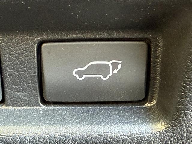 UX UX200 バージョンC 純正ナビ/地デジ/Bカメラ/シートヒータ-/レーダークルーズ/衝突軽減/パワーシート/ETC/ステアリングヒーター/電動リアゲート/Bluetooth接続/スマートフォン置くだけ充電/(55枚目)