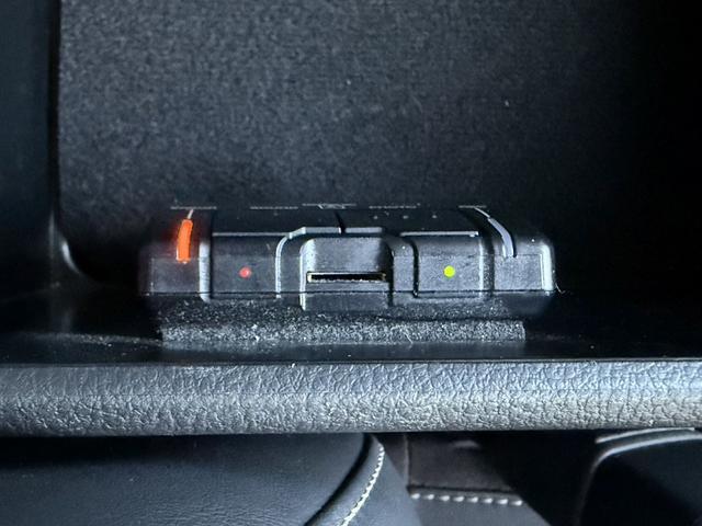 UX UX200 バージョンC 純正ナビ/地デジ/Bカメラ/シートヒータ-/レーダークルーズ/衝突軽減/パワーシート/ETC/ステアリングヒーター/電動リアゲート/Bluetooth接続/スマートフォン置くだけ充電/(68枚目)