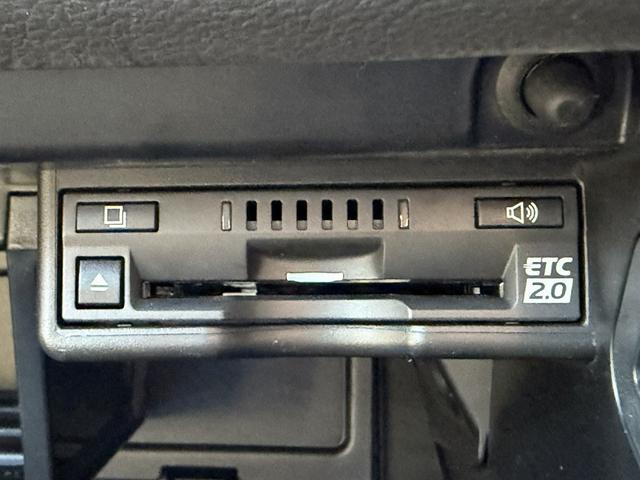 UX UX200 バージョンC 純正ナビ/地デジ/Bカメラ/シートヒータ-/レーダークルーズ/衝突軽減/パワーシート/ETC/ステアリングヒーター/電動リアゲート/Bluetooth接続/スマートフォン置くだけ充電/(70枚目)