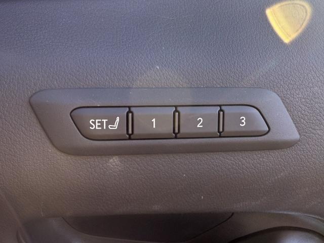 UX UX200 バージョンC 純正ナビ/地デジ/Bカメラ/シートヒータ-/レーダークルーズ/衝突軽減/パワーシート/ETC/ステアリングヒーター/電動リアゲート/Bluetooth接続/スマートフォン置くだけ充電/(72枚目)