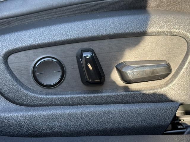 UX UX200 バージョンC 純正ナビ/地デジ/Bカメラ/シートヒータ-/レーダークルーズ/衝突軽減/パワーシート/ETC/ステアリングヒーター/電動リアゲート/Bluetooth接続/スマートフォン置くだけ充電/(73枚目)