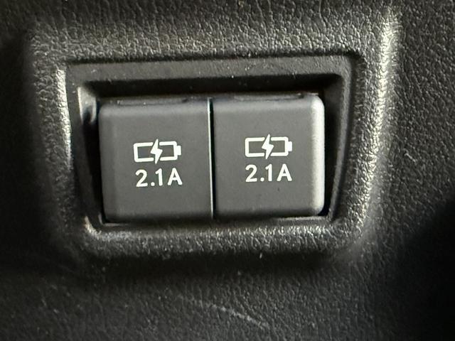 UX UX200 バージョンC 純正ナビ/地デジ/Bカメラ/シートヒータ-/レーダークルーズ/衝突軽減/パワーシート/ETC/ステアリングヒーター/電動リアゲート/Bluetooth接続/スマートフォン置くだけ充電/(74枚目)