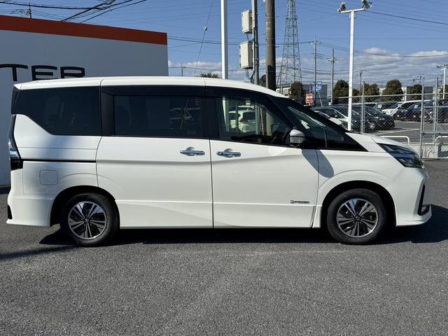 セレナ ｅ－パワー　ハイウェイスターＶ　セーフティパックＢ　寒冷地仕様　インテリジェントアラウンドビューモニター　プロパイロット　両側電動スライドドア　衝突軽減　リアオートエアコン　ハンズフリーパワースライドドア　ＥＴＣ　Ｂｌｕｅｔｏｏｔｈ（9枚目）