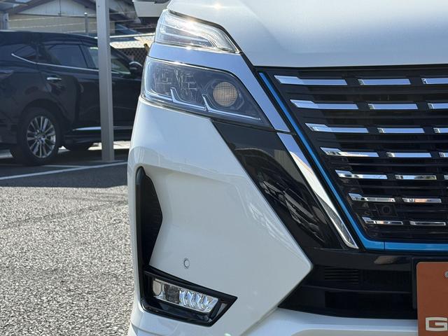 セレナ ｅ－パワー　ハイウェイスターＶ　セーフティパックＢ　寒冷地仕様　インテリジェントアラウンドビューモニター　プロパイロット　両側電動スライドドア　衝突軽減　リアオートエアコン　ハンズフリーパワースライドドア　ＥＴＣ　Ｂｌｕｅｔｏｏｔｈ（15枚目）