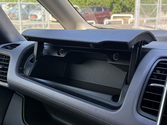 セレナ ｅ－パワー　ハイウェイスターＶ　セーフティパックＢ　寒冷地仕様　インテリジェントアラウンドビューモニター　プロパイロット　両側電動スライドドア　衝突軽減　リアオートエアコン　ハンズフリーパワースライドドア　ＥＴＣ　Ｂｌｕｅｔｏｏｔｈ（64枚目）