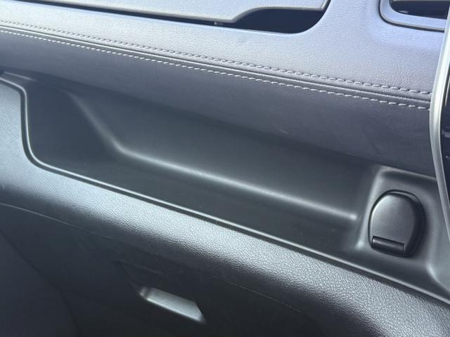 セレナ ｅ－パワー　ハイウェイスターＶ　セーフティパックＢ　寒冷地仕様　インテリジェントアラウンドビューモニター　プロパイロット　両側電動スライドドア　衝突軽減　リアオートエアコン　ハンズフリーパワースライドドア　ＥＴＣ　Ｂｌｕｅｔｏｏｔｈ（65枚目）