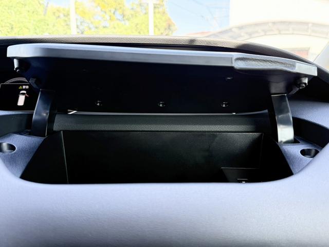 セレナ ｅ－パワー　ハイウェイスターＶ　セーフティパックＢ　寒冷地仕様　インテリジェントアラウンドビューモニター　プロパイロット　両側電動スライドドア　衝突軽減　リアオートエアコン　ハンズフリーパワースライドドア　ＥＴＣ　Ｂｌｕｅｔｏｏｔｈ（69枚目）