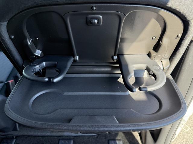 セレナ ｅ－パワー　ハイウェイスターＶ　セーフティパックＢ　寒冷地仕様　インテリジェントアラウンドビューモニター　プロパイロット　両側電動スライドドア　衝突軽減　リアオートエアコン　ハンズフリーパワースライドドア　ＥＴＣ　Ｂｌｕｅｔｏｏｔｈ（71枚目）