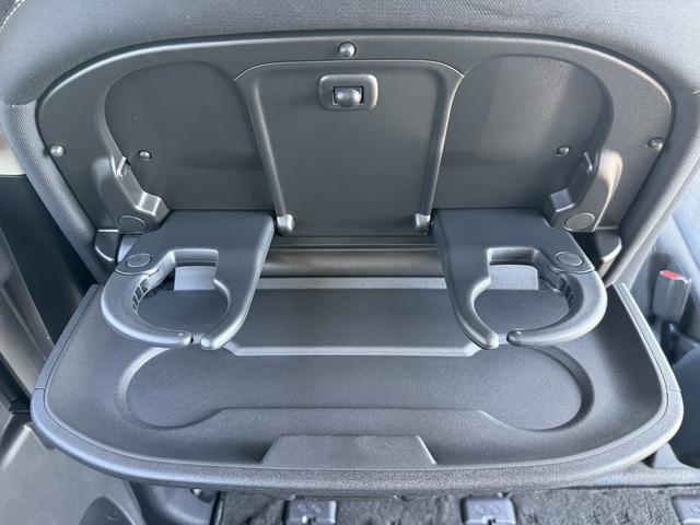 セレナ ｅ－パワー　ハイウェイスターＶ　セーフティパックＢ　寒冷地仕様　インテリジェントアラウンドビューモニター　プロパイロット　両側電動スライドドア　衝突軽減　リアオートエアコン　ハンズフリーパワースライドドア　ＥＴＣ　Ｂｌｕｅｔｏｏｔｈ（72枚目）