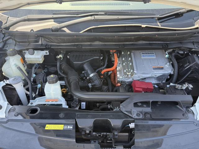 セレナ ｅ－パワー　ハイウェイスターＶ　セーフティパックＢ　寒冷地仕様　インテリジェントアラウンドビューモニター　プロパイロット　両側電動スライドドア　衝突軽減　リアオートエアコン　ハンズフリーパワースライドドア　ＥＴＣ　Ｂｌｕｅｔｏｏｔｈ（76枚目）