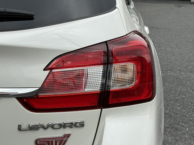レヴォーグ ２．０ＳＴＩスポーツアイサイト　純正８インチナビ　バックカメラ　フルセグ　アイサイトバージョン３　アダクティブクルーズコントロール　アドバンスドセーフティパッケージ　シートヒーター　ＥＴＣ　メモリー機能付きパワーシート　サイドビュー（17枚目）