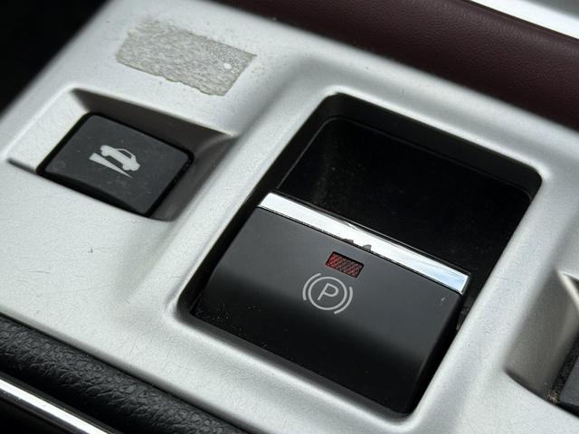 レヴォーグ ２．０ＳＴＩスポーツアイサイト　純正８インチナビ　バックカメラ　フルセグ　アイサイトバージョン３　アダクティブクルーズコントロール　アドバンスドセーフティパッケージ　シートヒーター　ＥＴＣ　メモリー機能付きパワーシート　サイドビュー（45枚目）