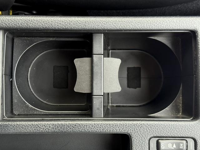 レヴォーグ ２．０ＳＴＩスポーツアイサイト　純正８インチナビ　バックカメラ　フルセグ　アイサイトバージョン３　アダクティブクルーズコントロール　アドバンスドセーフティパッケージ　シートヒーター　ＥＴＣ　メモリー機能付きパワーシート　サイドビュー（59枚目）