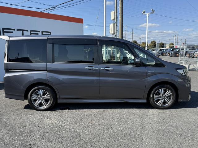 ステップワゴンスパーダ スパーダハイブリッド G ホンダセンシング 禁煙車 1オーナー 純正10インチナビ 後席モニター バックカメラ フルセグ 両側電動スライド 7人乗リ 衝突軽減ブレーキ ダダクティブクルーズ わくわくゲート デュアルエアコン レーンキープアシスト(10枚目)