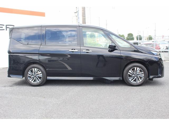 セレナ ハイウェイスターＶ　純正１２．３型ナビゲーション　フルセグ　インテリジェントアラウンドビューモニター　６スピーカー　衝突軽減ブレーキ　両側電動スライドドア　プロパイロット　ＬＥＤヘッドライト　デジタルインナーミラー（8枚目）