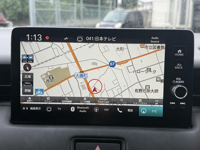 ヴェゼル ｅ：ＨＥＶ　Ｚ　禁煙車　純正９インチナビ　１０スピーカー　マルチビューカメラ　フルセグ　電動リアゲート　アダクティブクルーズコントロール　衝突軽減　ハーフレザー　シートヒーター　ステアリングヒーター　ＥＴＣ（3枚目）