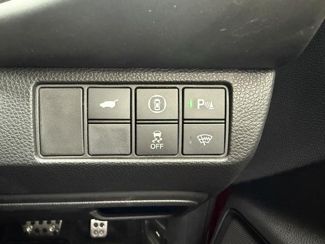 ヴェゼル ｅ：ＨＥＶ　Ｚ　禁煙車　純正９インチナビ　１０スピーカー　マルチビューカメラ　フルセグ　電動リアゲート　アダクティブクルーズコントロール　衝突軽減　ハーフレザー　シートヒーター　ステアリングヒーター　ＥＴＣ（6枚目）